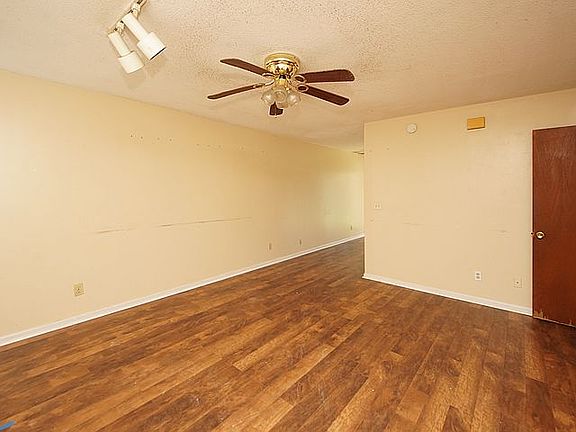 4th image of 195 Pine Shadow Dr