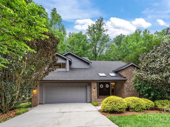 9310 Hunting Ct, Matthews, NC 28105