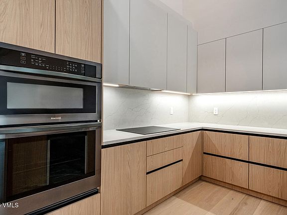 5th image of 160 Riverside Ct APT 4