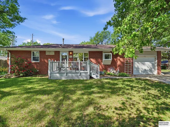 551 Trail Ridge Rd, Lincoln, NE 68505