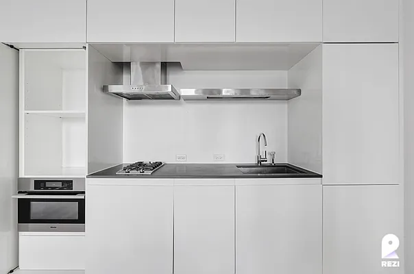 Rented by REZI | media 83