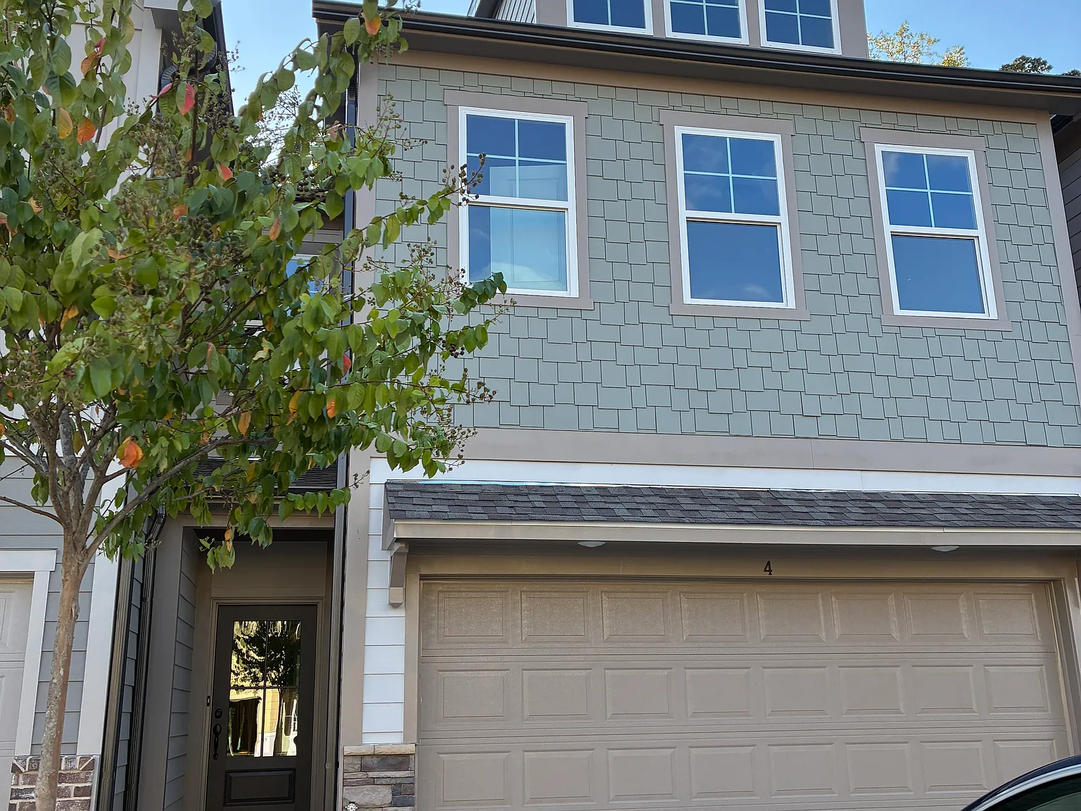 3 bed, 2.5 bath, 1800 sqft, $2,100 — Photo 1