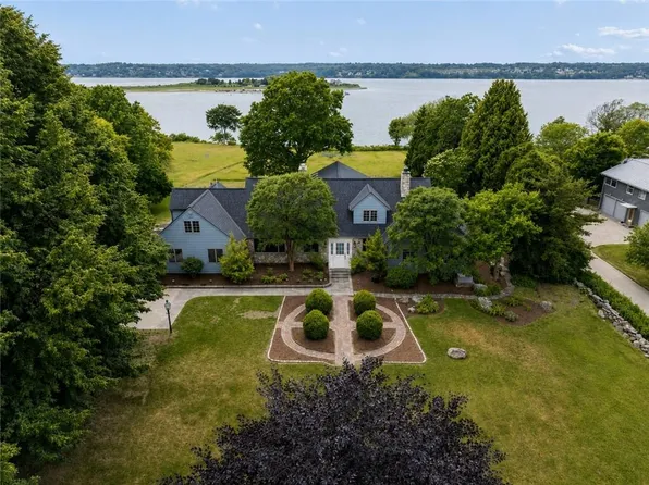 683 Neck Rd, Tiverton, RI 02878