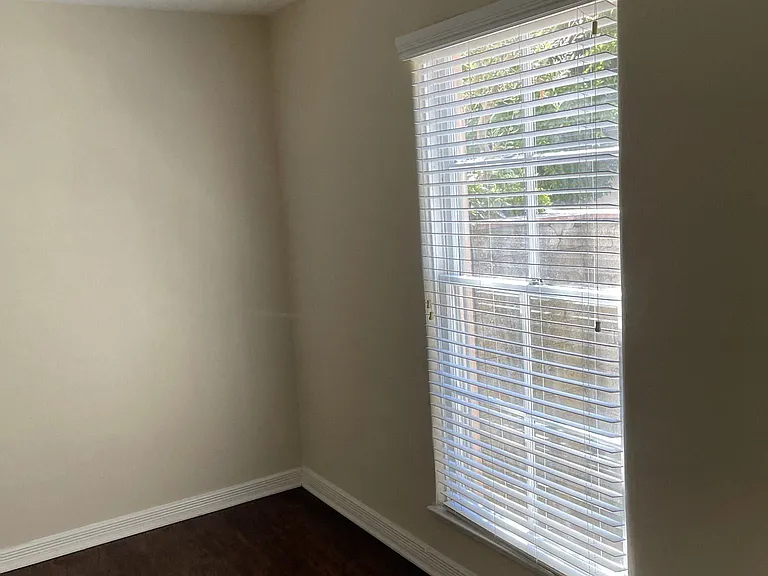 Lindbrook Manor Apartments — Photo 108