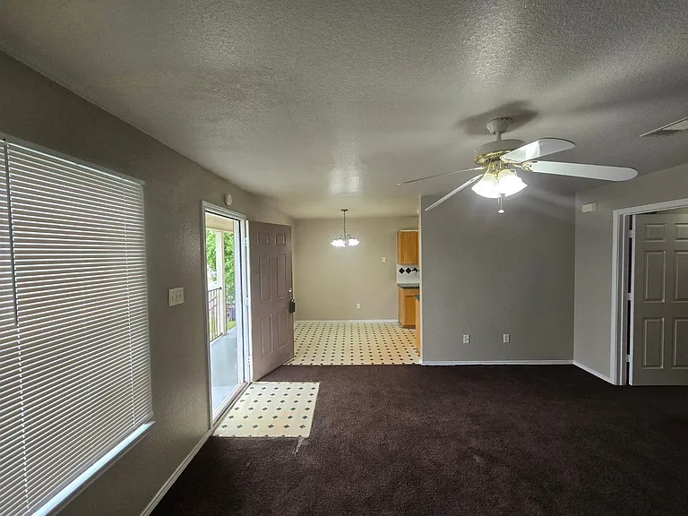 1306 Dugger Cir — Photo 8