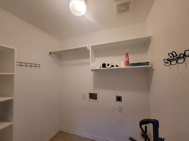 8432 Grand Canyon Dr — Photo 4