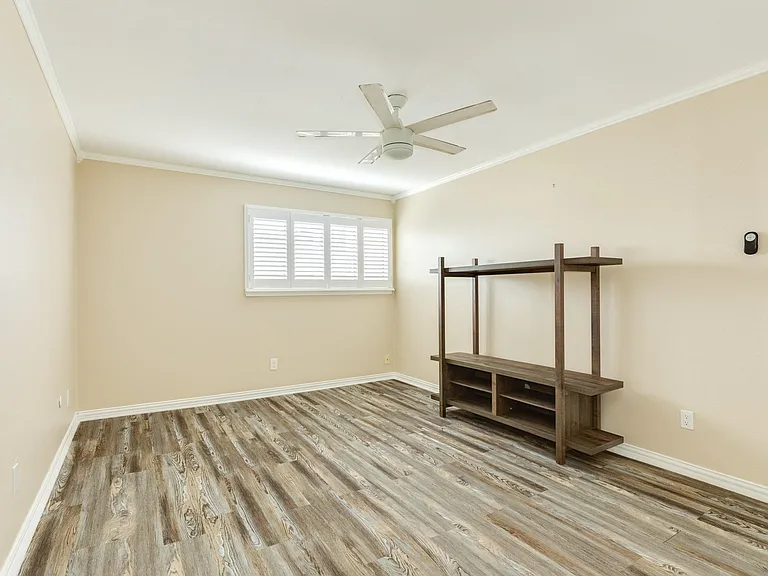 7140 N Holiday Dr — Photo 18
