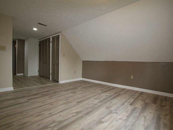3rd image of 13842 Clifton Blvd #3