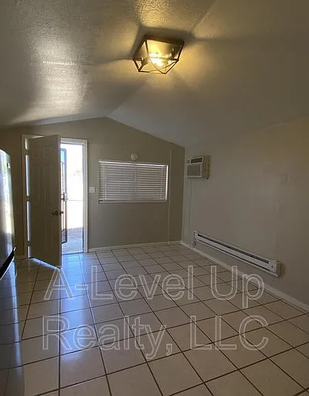 3909 S 14th Ave #3 — Photo 8
