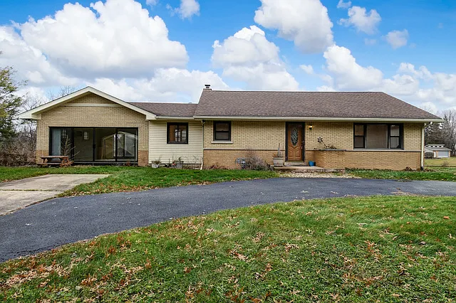 1110 Woodcrest Dr photo 1