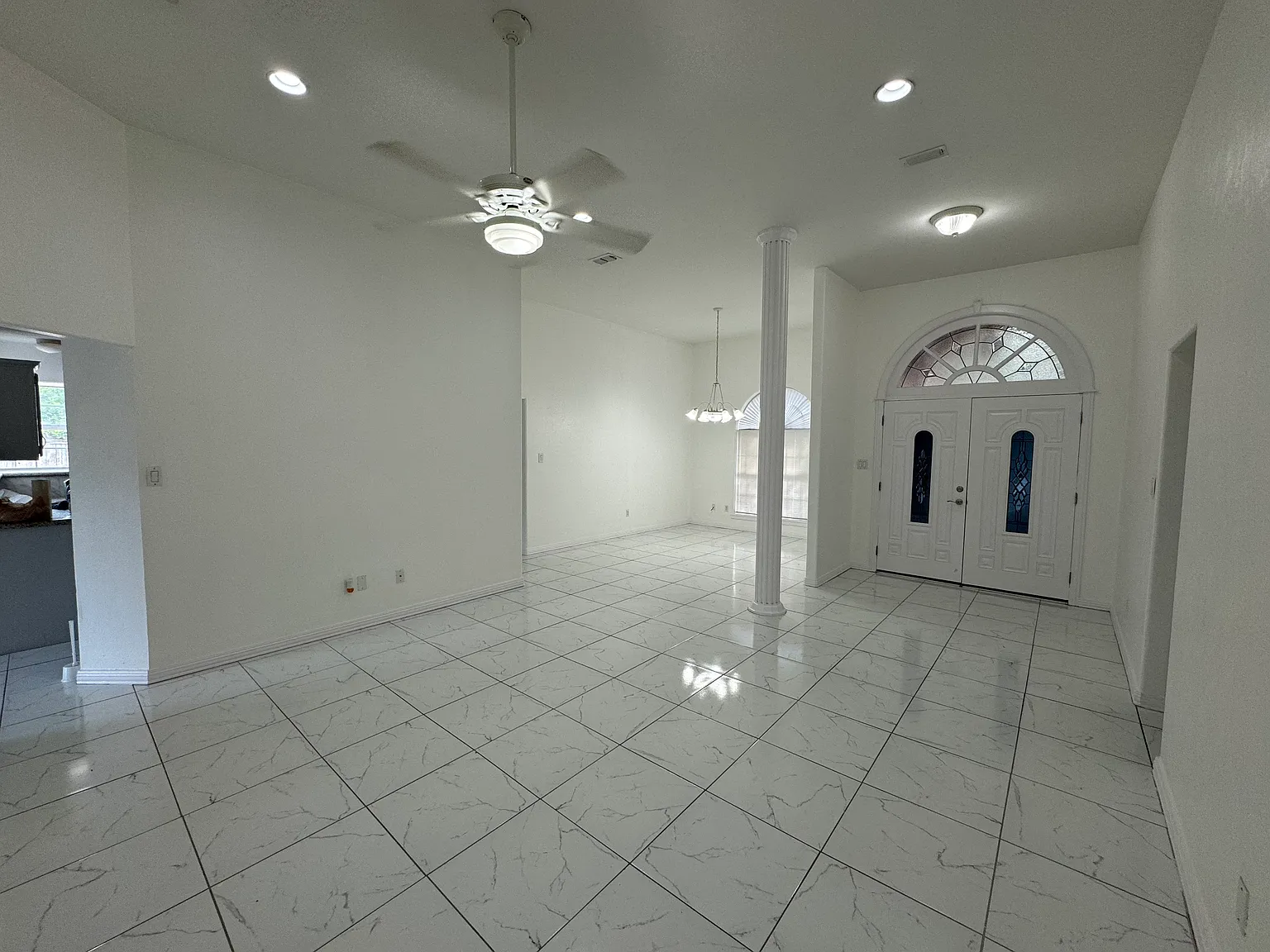 3 bed, 1695 sqft, $1,800 — Photo 2