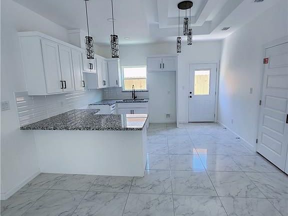 3rd image of 900 Woodson Ave #4