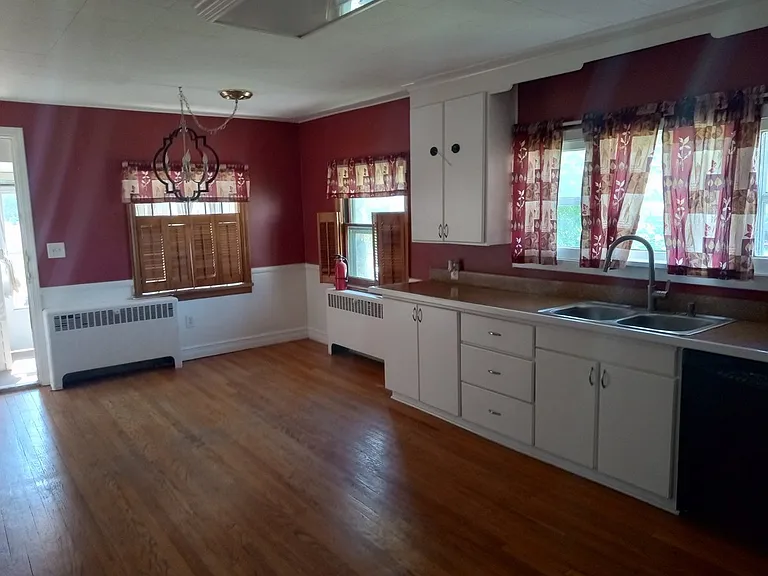 12710 N Saginaw Main House — Photo 19