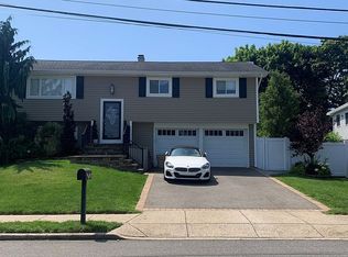 304 Debbie St, Islip Terrace, NY 11752