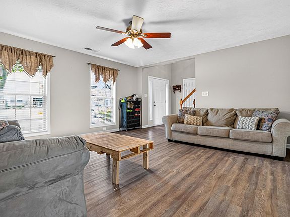 5th image of 203 Primrose Cir