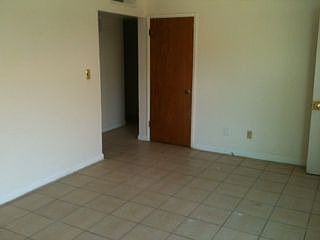 2nd image of 812 O St APT B