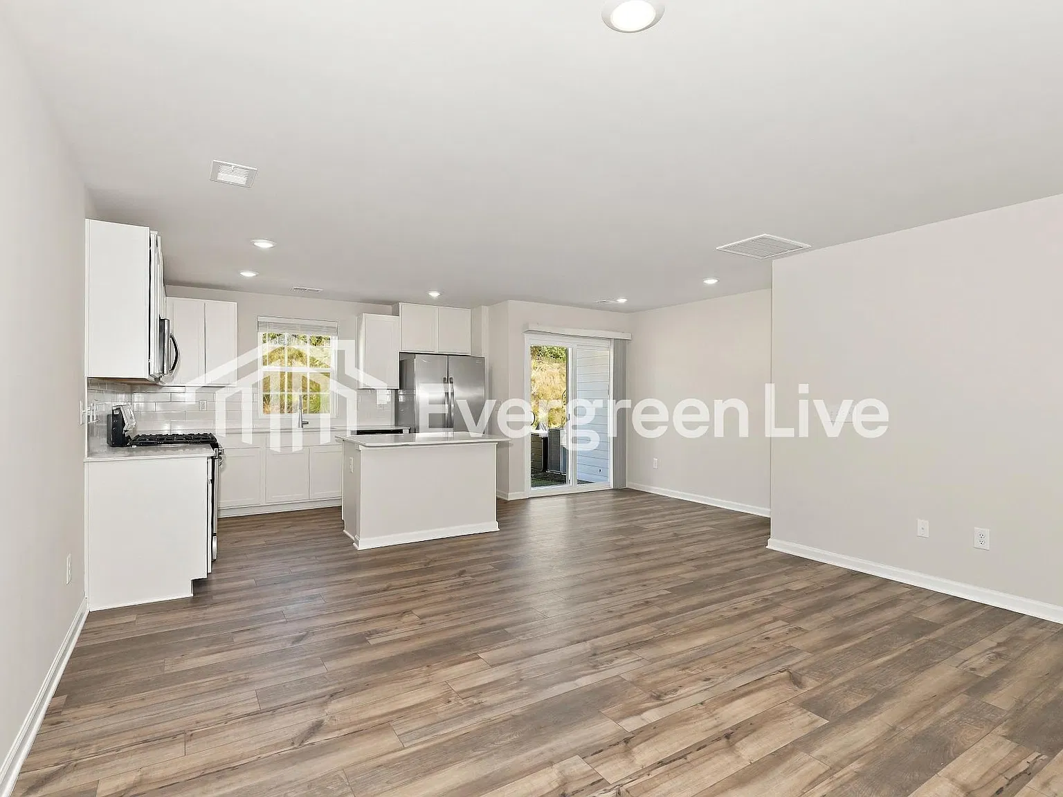 3 bed, 3.0 bath, 1423 sqft, $1,705 — Photo 3