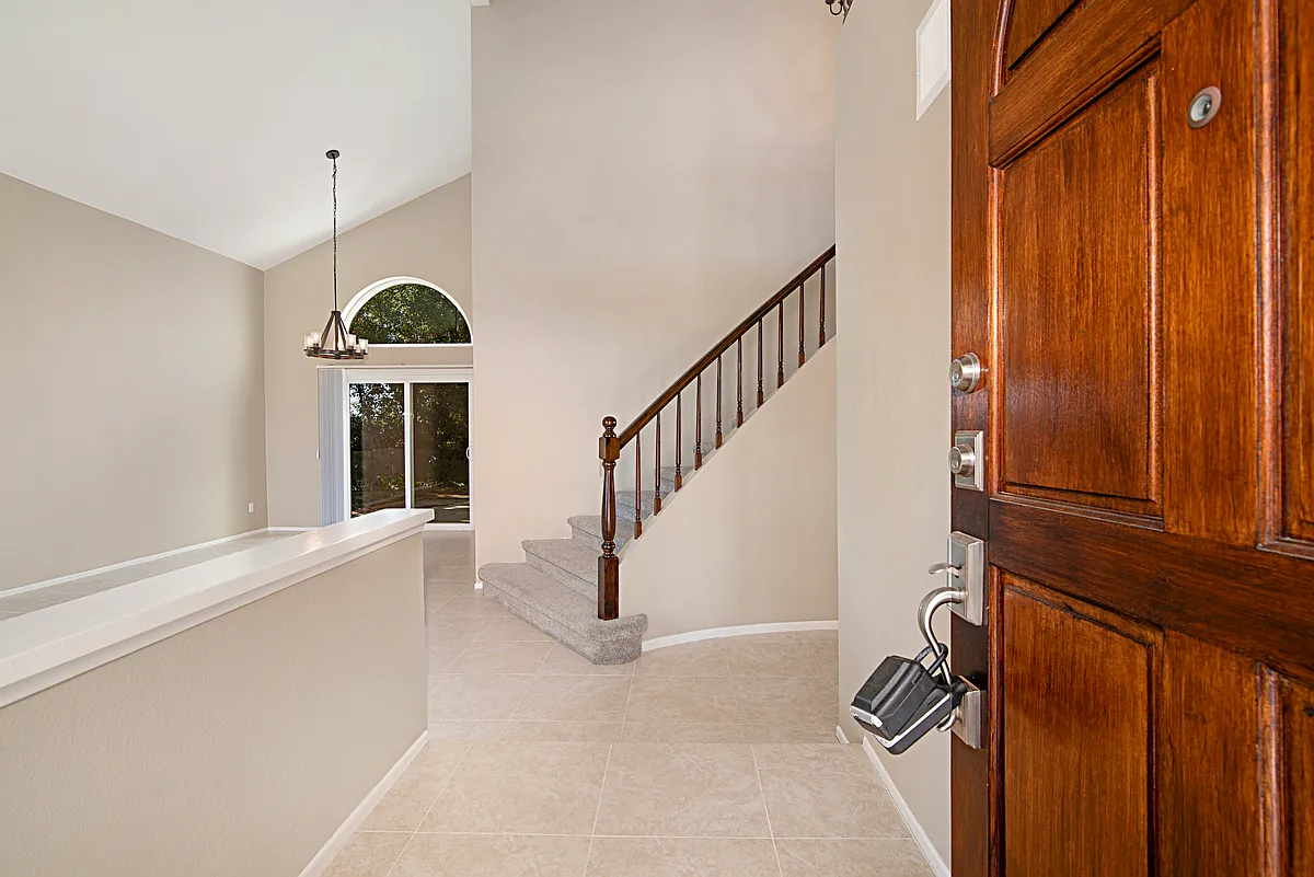 4 bed, 2.5 bath, 2070 sqft, $4,900 — Photo 4