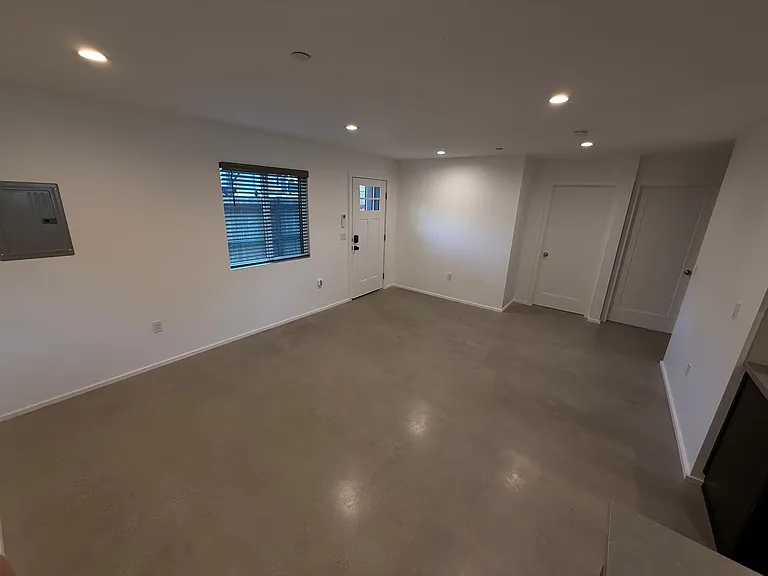 19237 Linnet St #19237 — Photo 12