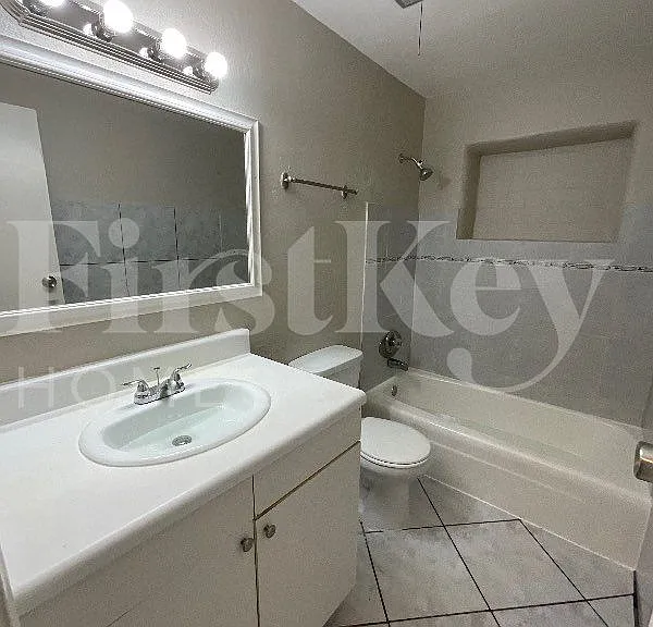 2100 NW 74th Ave — Photo 10