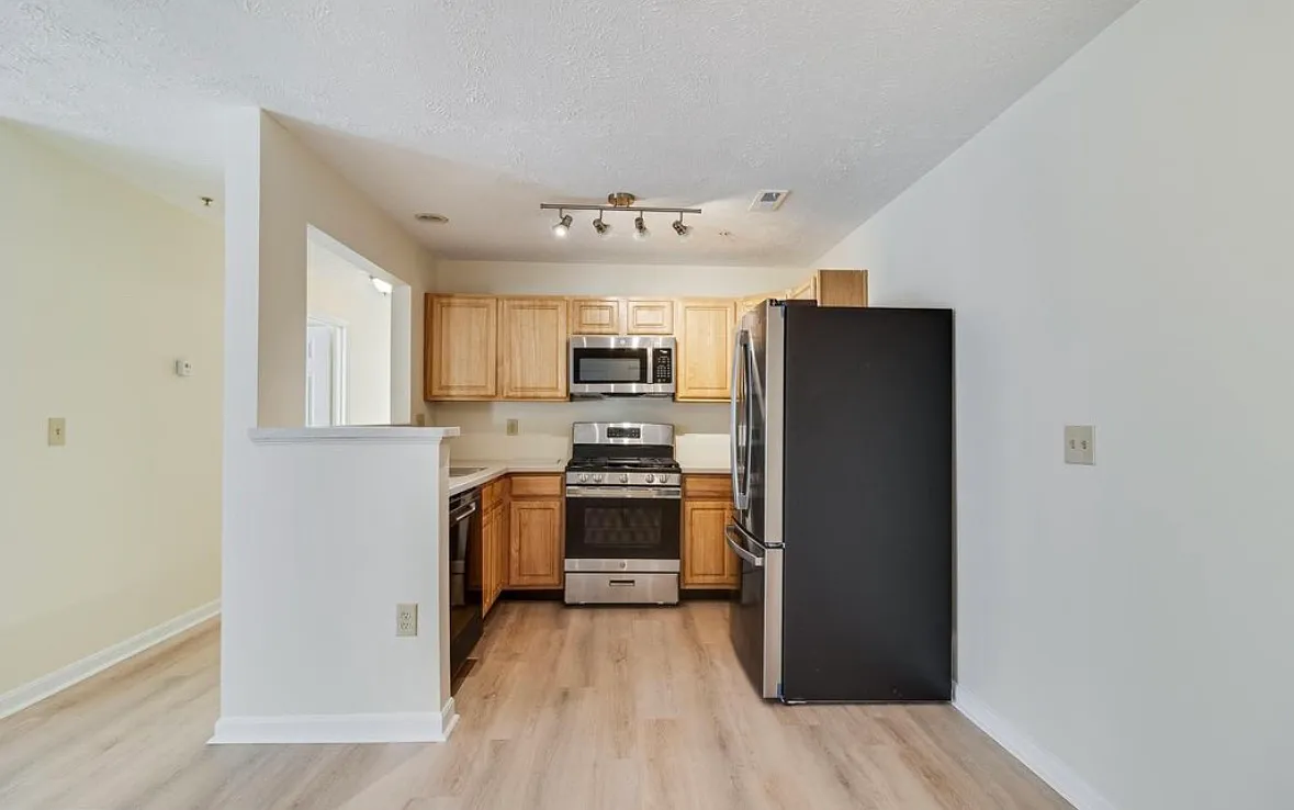 2 bed, 1074 sqft, $2,000 — Photo 3