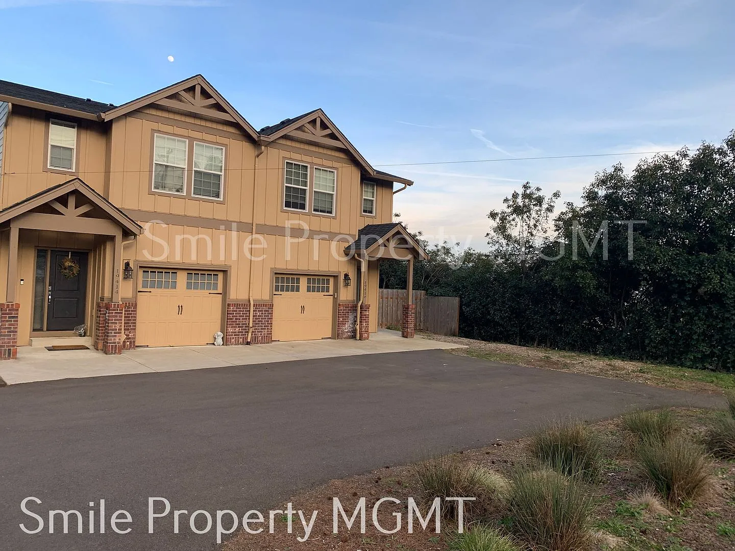 A beautiful 3 bedrooms and 2.5 bathrooms townhouse located in Milwaukie city. — Photo 1