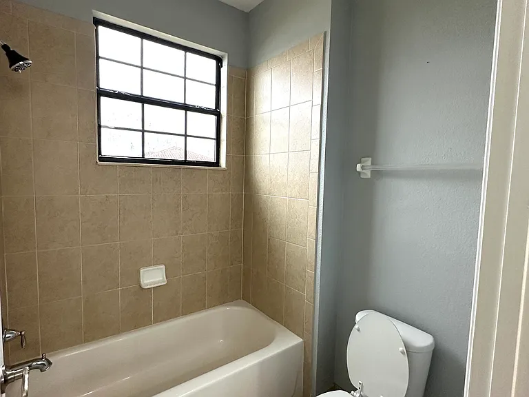 13112 Woodford St — Photo 10