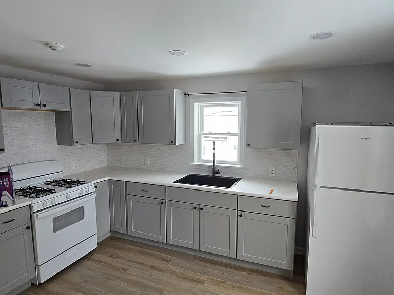15 Benson St #C — Photo 12