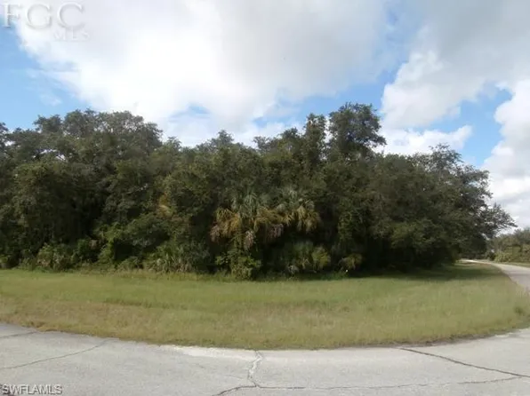 1136 W Winchester Ave, Labelle, FL 33935