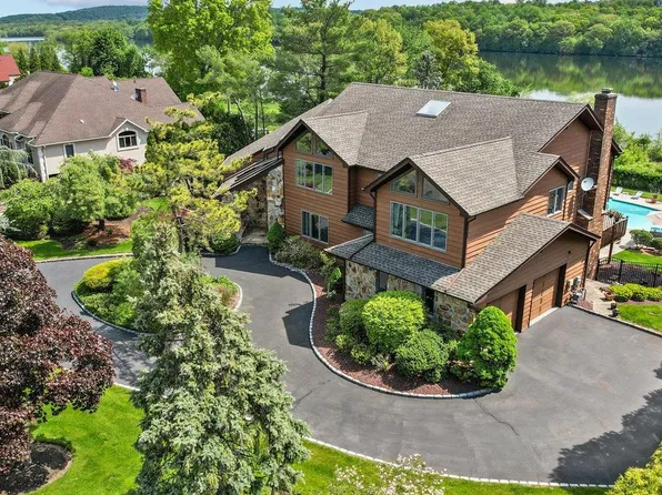 8 Fieldstone Court, New City, NY 10956