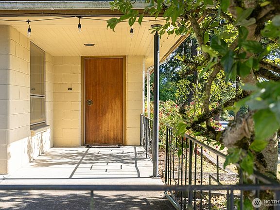 4th image of 1207 32nd Street