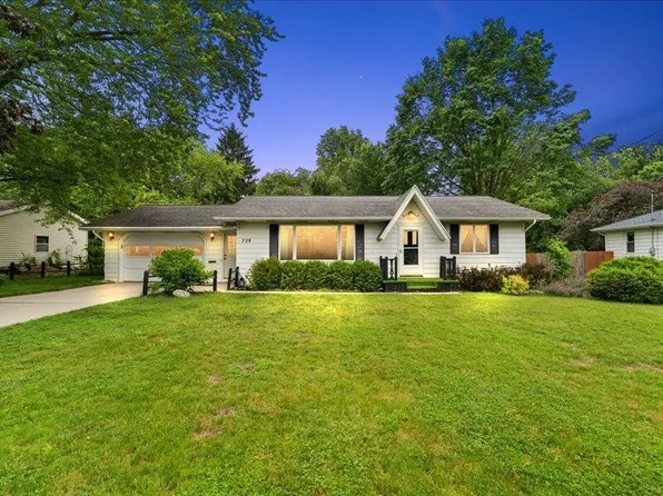 728 N Stewart Ave, Fremont, MI 49412