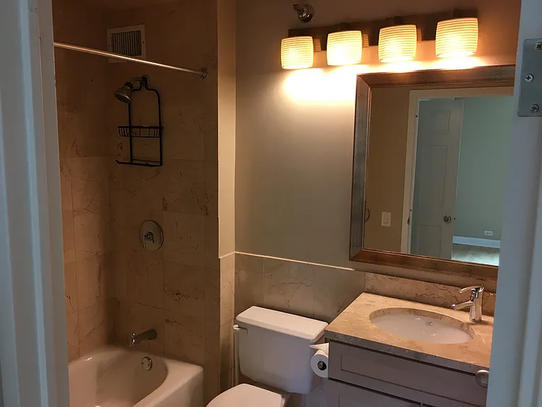 401 E Ontario St — Photo 10