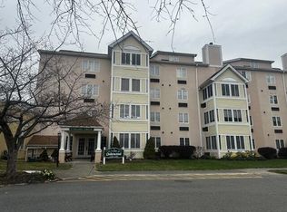 3 Village Cir APT 304, Stroudsburg, PA 18360