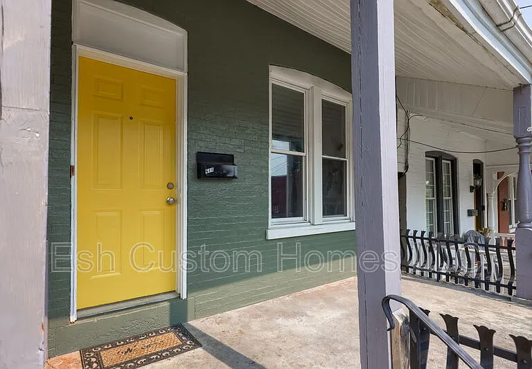 611 S Prince St — Photo 3