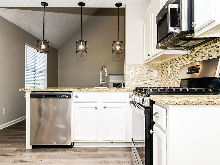 204 Biltmore Way — Photo 7