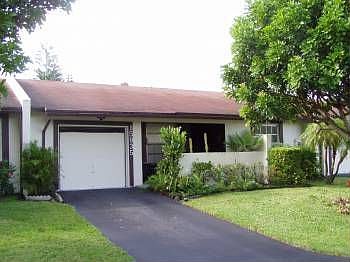 1st image of 15935 Laurel Oak Cir