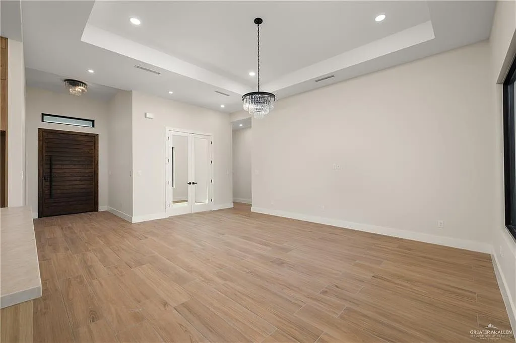 4 bed, 3.5 bath, 2369 sqft, $3,900 — Photo 3