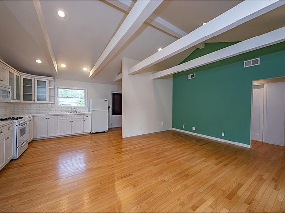 4th image of 2405 Mayfield Ave