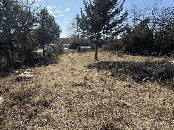 38 Cedar Dr, Linn Valley, KS 66040