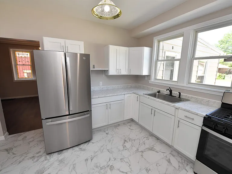 1027 N University St — Photo 24