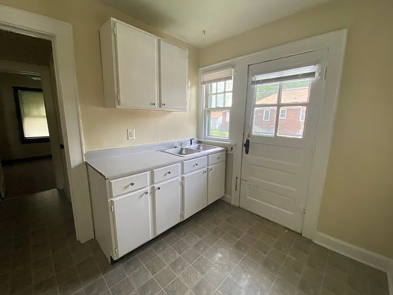 1250 N Colorado Ave — Photo 5
