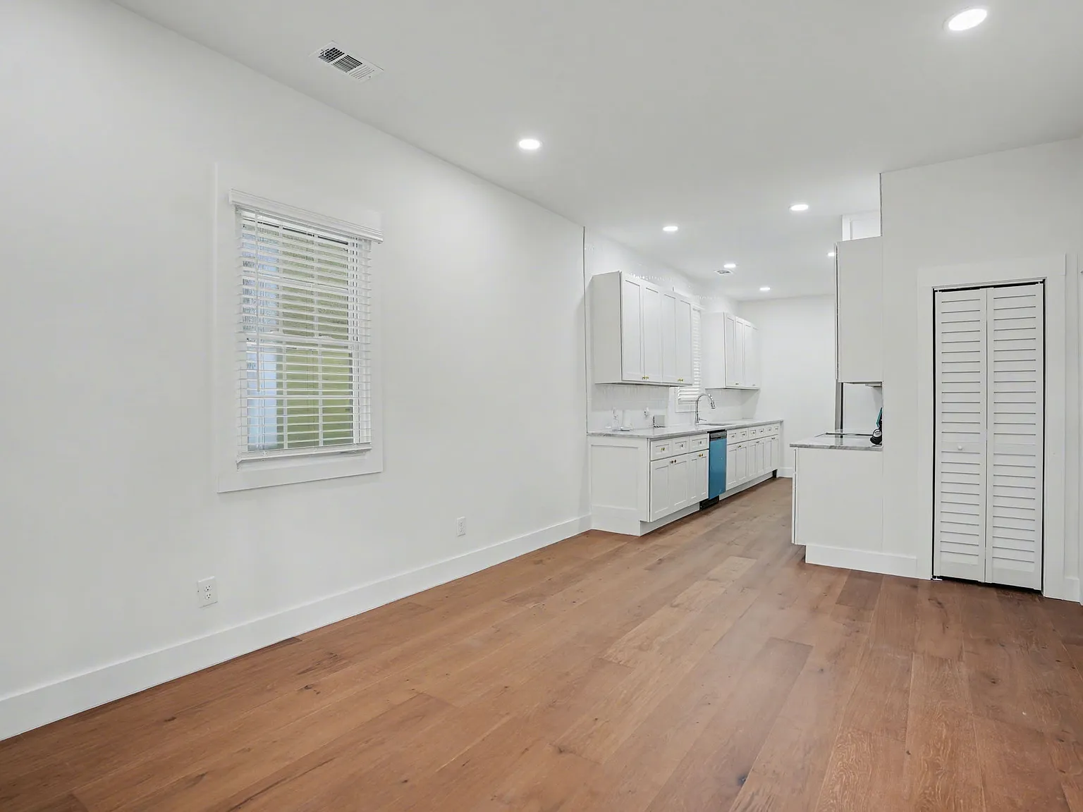 3 bed, 966 sqft, $2,475 — Photo 3