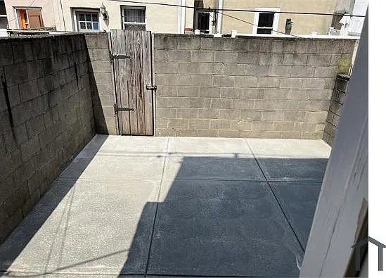 407 Daly St — Photo 21