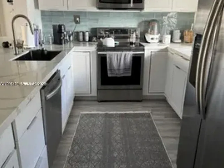 301 SE 3rd St #307 — Photo 7