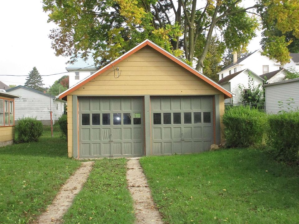 2nd image of 852 W Homer St