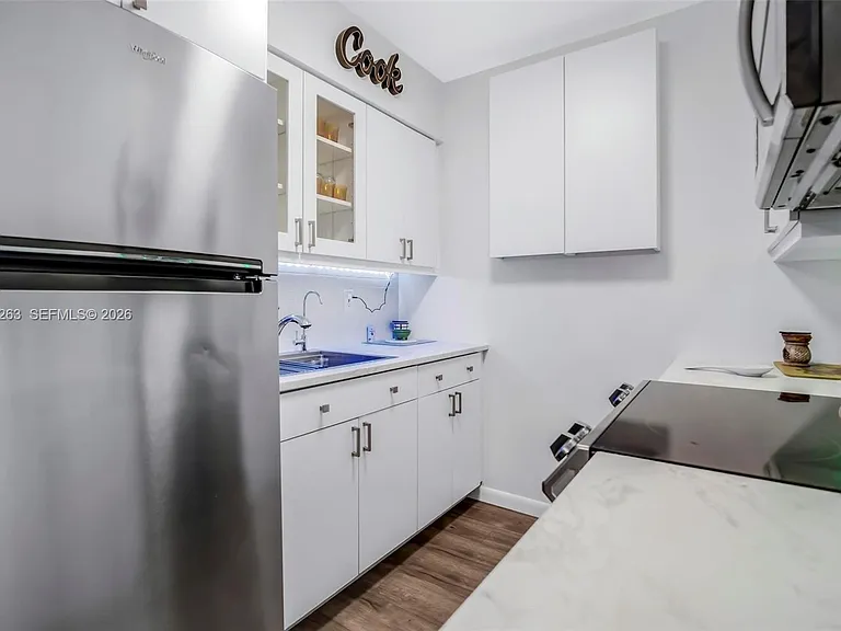 901 SW 11th Ave #17H — Photo 9