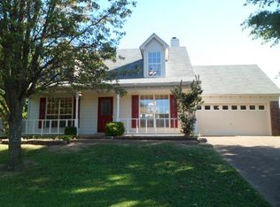 395 Oakland Hills Dr, Oakland, TN 38060