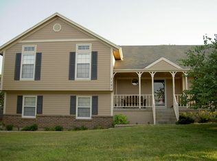 1121 NE Hunters Rdg, Lees Summit, MO 64086