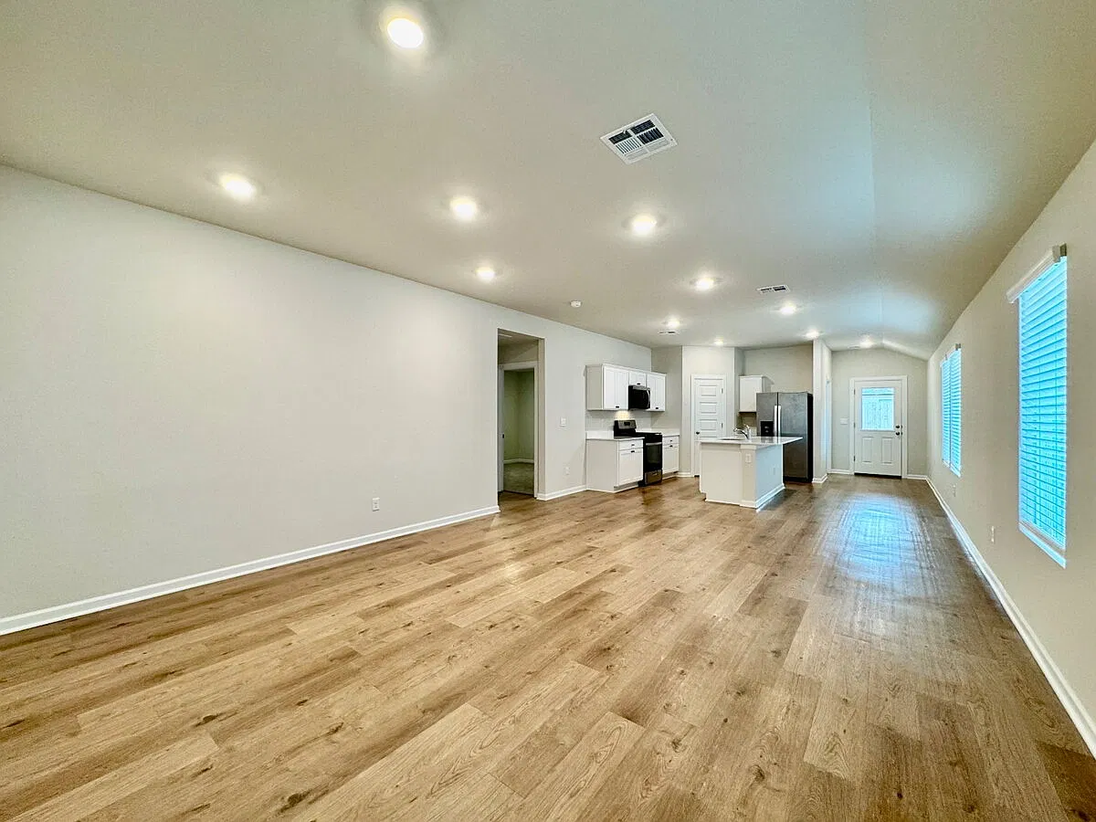 3 bed, 2.0 bath, 1497 sqft, $1,895 — Photo 4